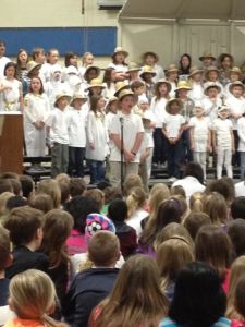 Sonen klar att läsa under föreställningen.