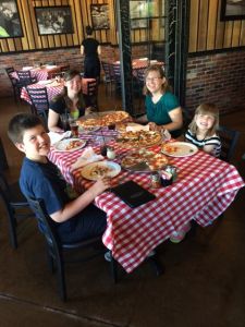 Lunch på pizzarestaurangen Grimaldis.