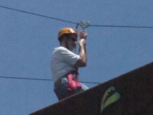 Maken i full färd med sina första åkning.