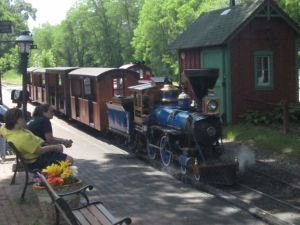 Ett äkta, fast dock litet, ånglok vid ett tågmuseum som karlarna besökte medan kvinnfolken befann sig på shopping.