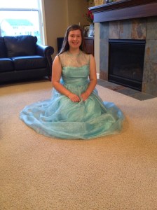 Jag känner mig som Askungen!, utrast Dottern när hon provade sin nya klänningen för första gången igår. 