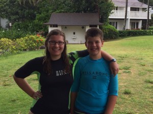 Klara för sin surflektion i regnet.