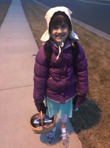 Klar för dagen, i väntan på bussen...  