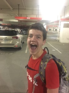 Gästen var enorm när Sonen fick reda på att hans pappa hade hyrt en Ford Mustang att köra runt med de här fem dagarna...! 