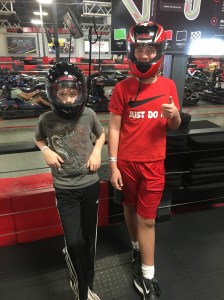 Och idag fick Sonen och den ena jämnåriga kusinen åka  go karts! Enorm glädje igen! 